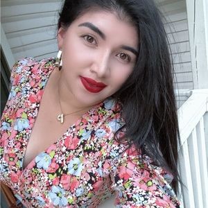 Meet your Posher, Daniella